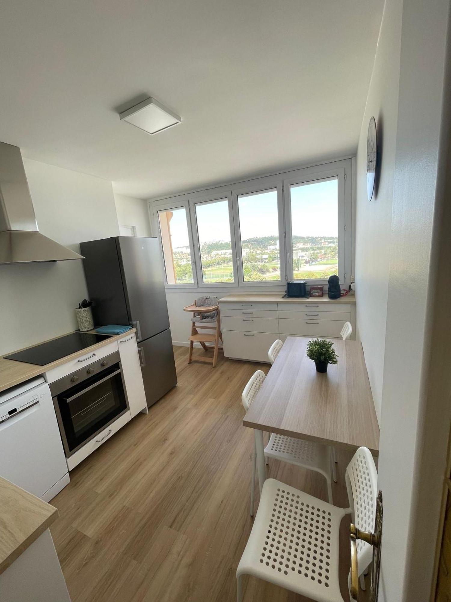 Bergson Top - Appart 80M2, 2 Grandes Chambres, Entierement Renovee Et Equipee, Lumineux, Wifi, Balcon, Calme, Vue Imprenable Сент-Етьєн Екстер'єр фото