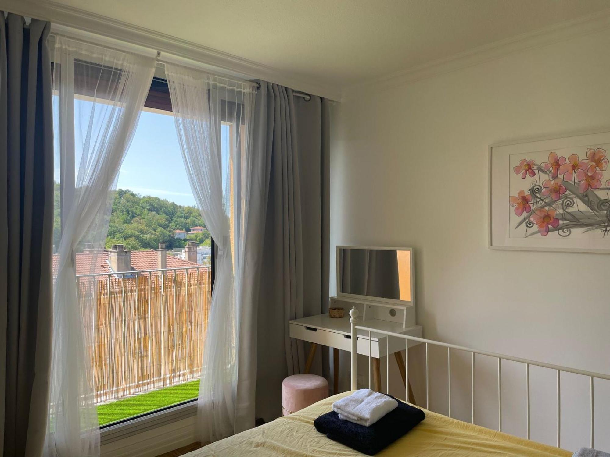 Bergson Top - Appart 80M2, 2 Grandes Chambres, Entierement Renovee Et Equipee, Lumineux, Wifi, Balcon, Calme, Vue Imprenable Сент-Етьєн Екстер'єр фото